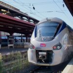 Quai pour le train de la Ligne des Aubrais-Orléans à Montauban-Ville-Bourbon à Le Palais